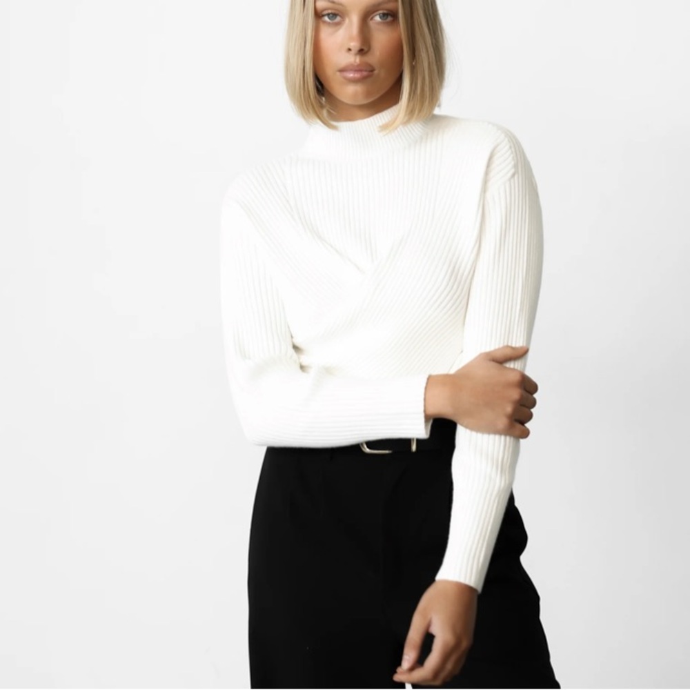 sweater - Picture 3 of 4